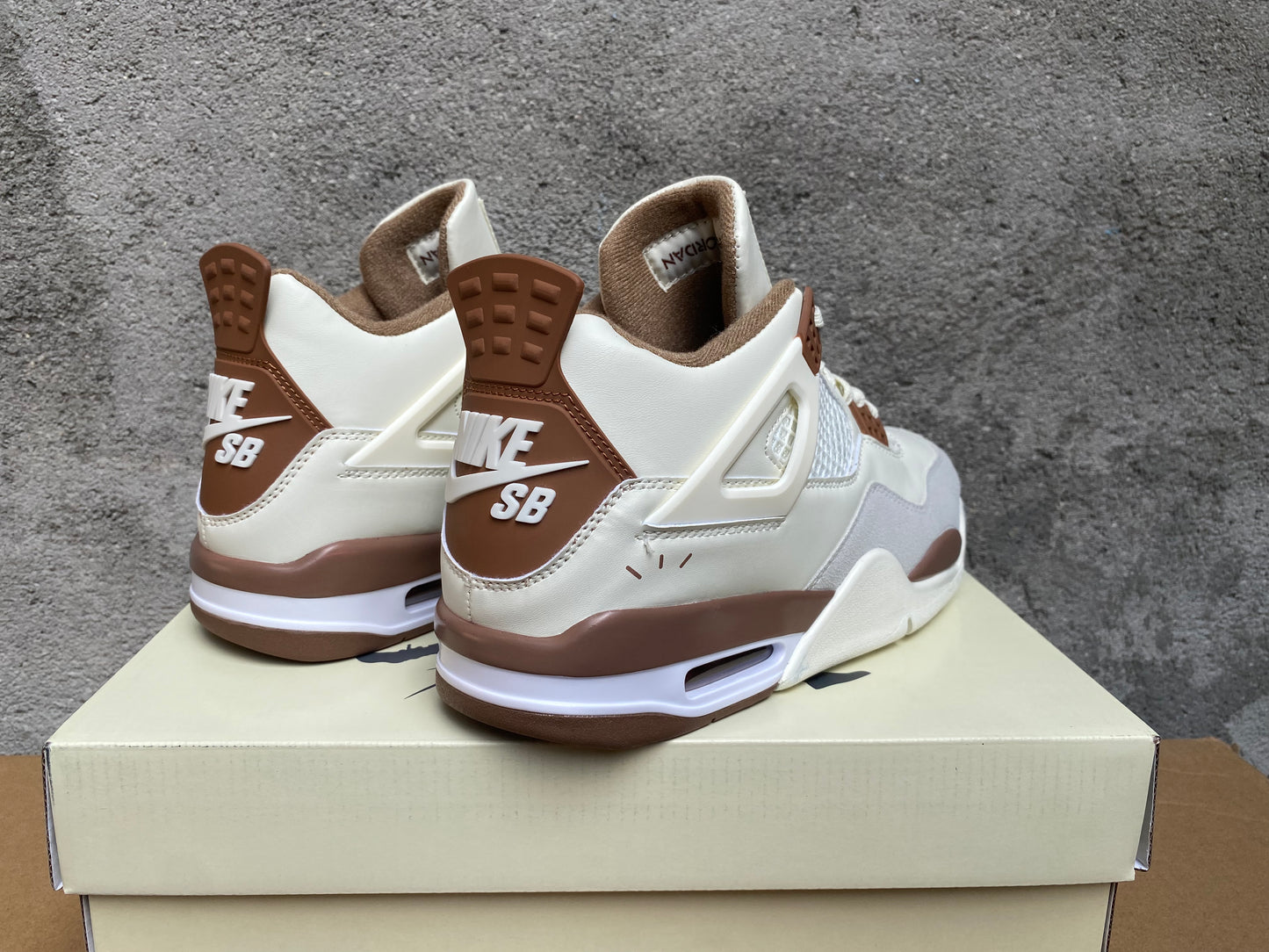 Air Jordan 4 "Brown White"