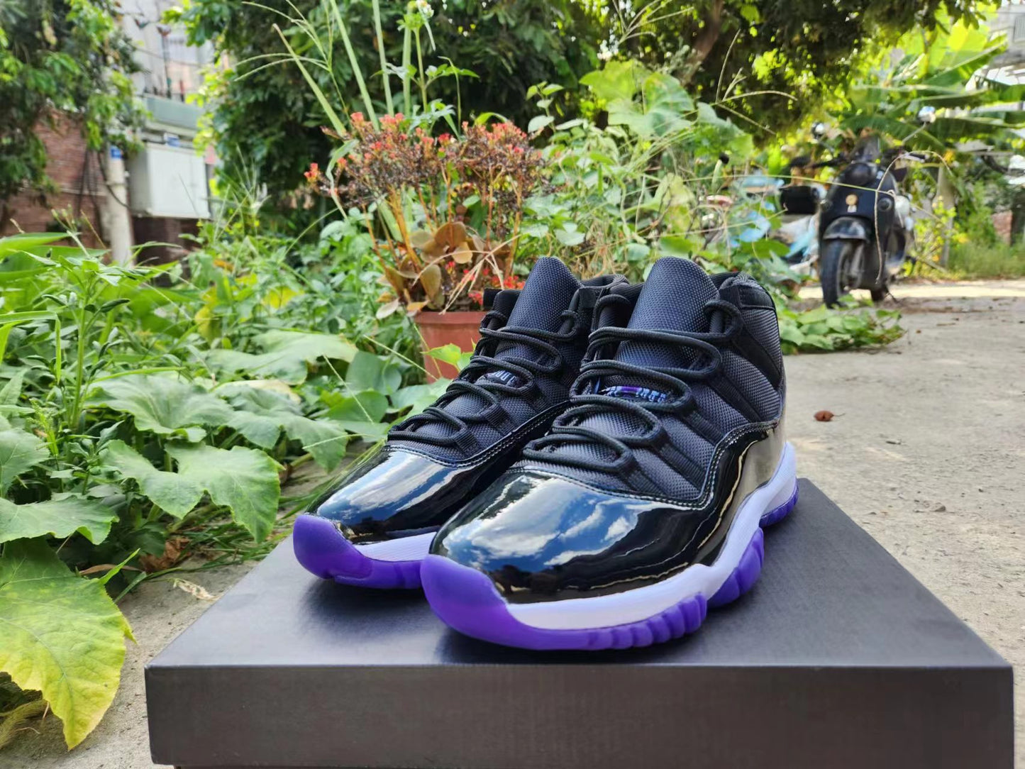 Air Jordan 11 "Royal Violet"