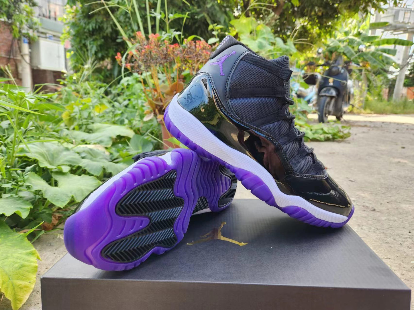 Air Jordan 11 "Royal Violet"