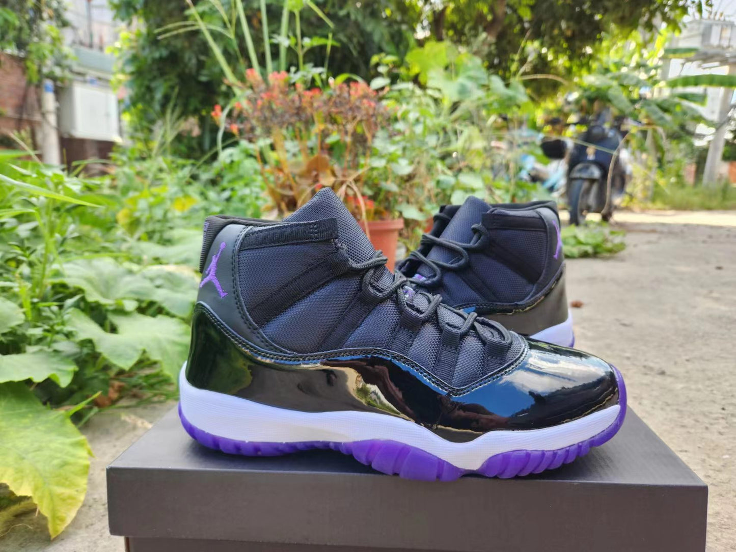 Air Jordan 11 "Royal Violet"