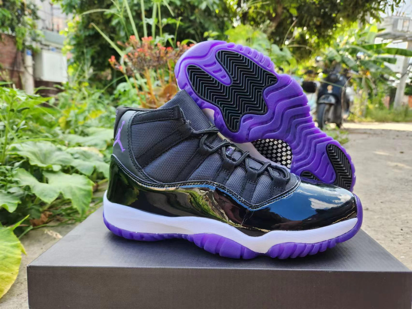 Air Jordan 11 "Royal Violet"