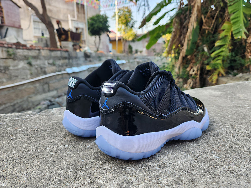 Air Jordan 11 Low "Space Jam"