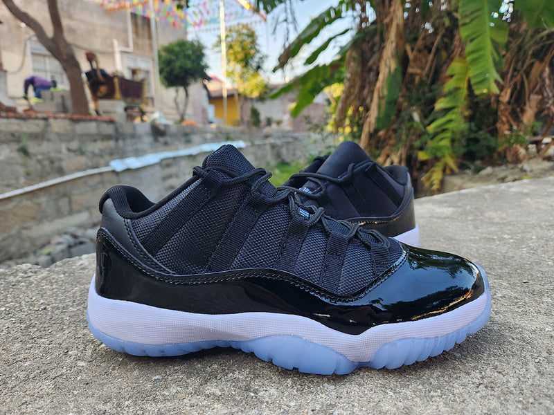 Air Jordan 11 Low "Space Jam"