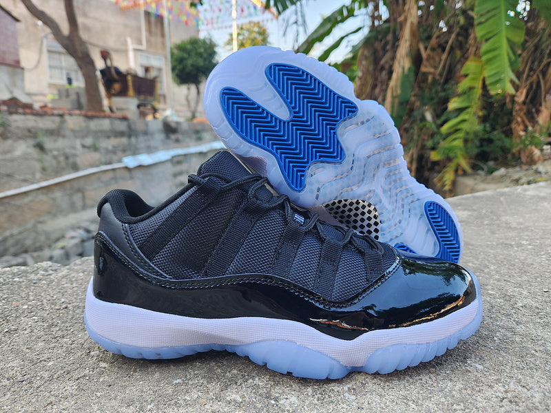 Air Jordan 11 Low "Space Jam"