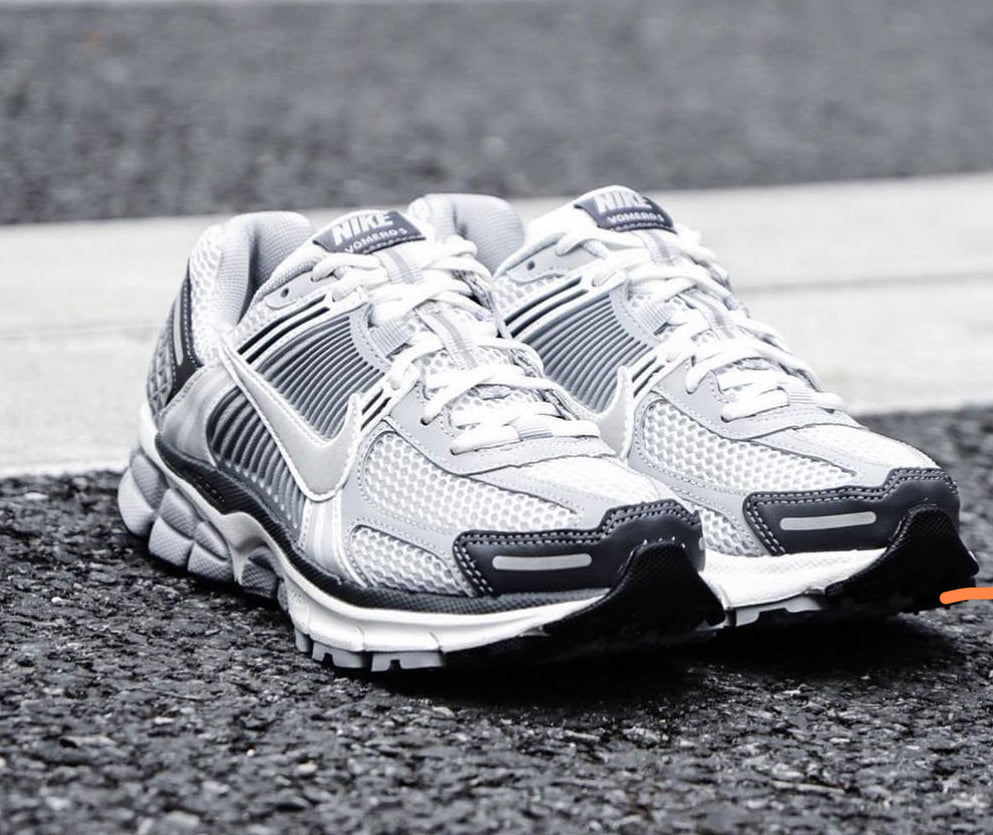 Nike Vomero 5 'Pure Platinium metalic silver’